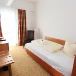 Am Holzhafen Отель 3*