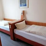 Отель Am Holzhafen Штаде