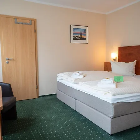 Hotell Am Holzhafen 3*