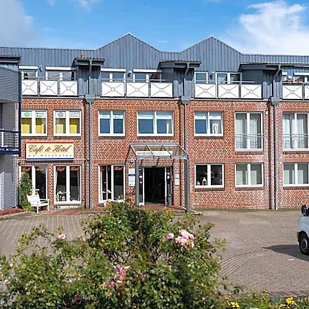 Hotel Am Holzhafen 3*